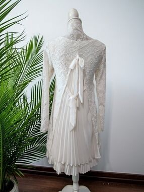 Areve Anthro Cream Lace Coquette Feminine Dress Size M